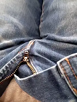 mickzizi online show from February 2025 12:44:01 PM