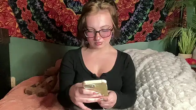 Snapshot of sweetandwet_daddy chatting on November 2025 03:15:01 PM sweetandwet daddy online show from November 2025 03:15:01 PM