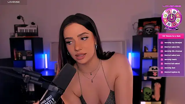 SofiRusselle online show from November 2025 06:09:01 PM