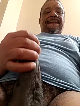 yellowwetfox online show from April 2026 06:54:01 PM