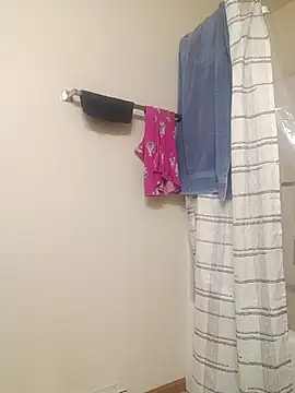 yellowwetfox online show from March 2026 02:13:01 PM