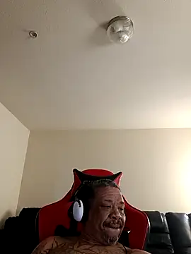 yellowwetfox online show from March 2026 04:10:01 PM