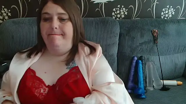 Snapshot of HouseWifeWhore_Milf chatting on September 2025 12:53:01 PM HouseWifeWhore Milf online show from September 2025 12:53:01 PM