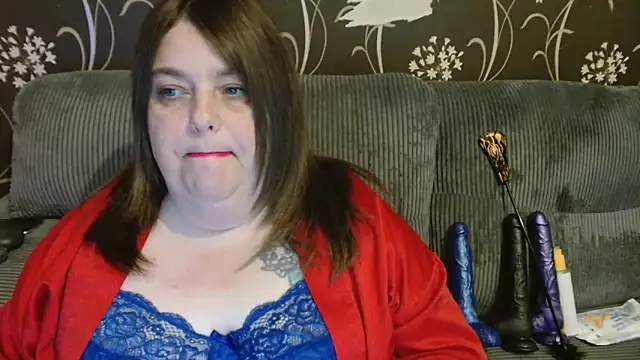 HouseWifeWhore Milf online show from October 2025 05:01:01 PM