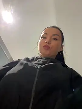 Snapshot of CrazzyChicks chatting on May 2026 05:55:01 AM CrazzyChicks online show from May 2026 05:55:01 AM