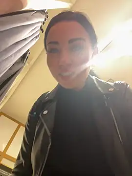 CrazzyChicks online show from September 2025 06:24:02 AM