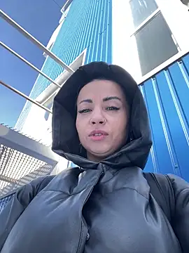 CrazzyChicks online show from March 2026 06:02:01 AM