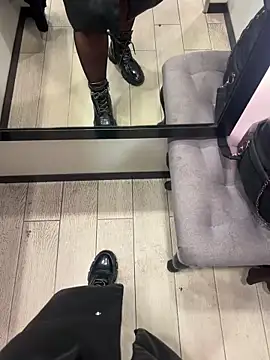 CrazzyChicks online show from October 2025 06:37:01 AM