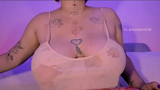 Snapshot of Lilmuh_ chatting on October 2025 10:57:01 PM Lilmuh online show from October 2025 10:57:01 PM