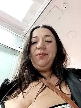 Snapshot of isabella_rossse chatting on February 2025 03:49:02 PM isabella rossse online show from February 2025 03:49:02 PM