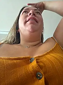 isabella rossse online show from October 2025 12:37:02 PM