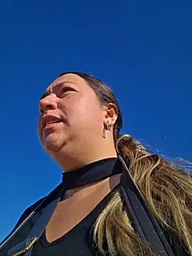 isabella rossse online show from April 2026 03:02:02 PM