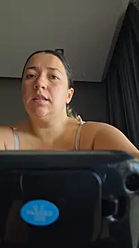 isabella rossse online show from April 2026 12:02:01 PM