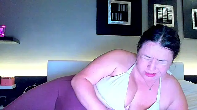 isabella rossse online show from March 2026 09:29:02 PM