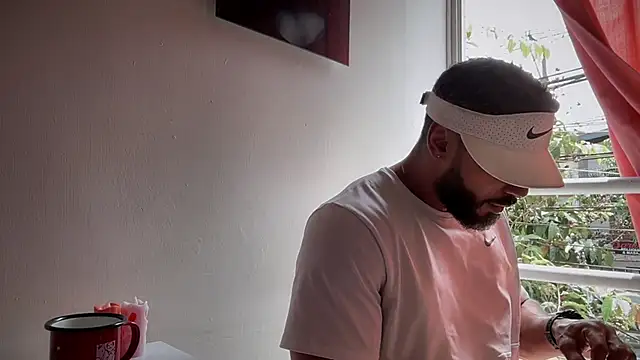 romeolovedark online show from November 2025 04:22:02 PM