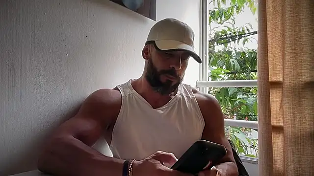 Snapshot of romeolovedark chatting on June 2026 04:02:01 PM romeolovedark online show from June 2026 04:02:01 PM
