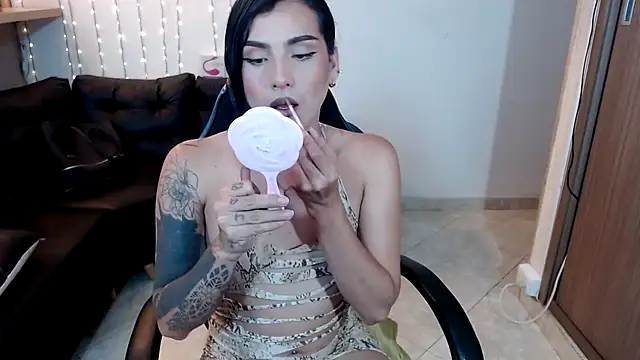 Snapshot of ximena22love chatting on October 2025 10:42:02 PM ximena22love online show from October 2025 10:42:02 PM