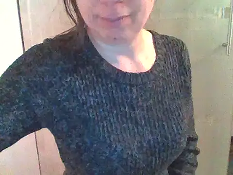 Snapshot of Moi_Lina chatting on October 2025 10:54:01 PM Moi Lina online show from October 2025 10:54:01 PM