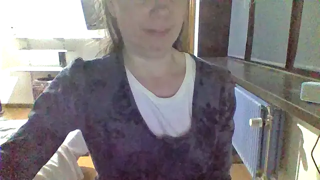 Snapshot of Moi_Lina chatting on October 2025 10:11:01 PM Moi Lina online show from October 2025 10:11:01 PM