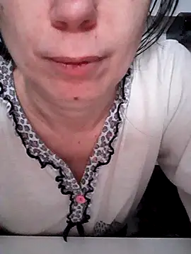 Snapshot of Moi_Lina chatting on January 2026 02:01:01 PM Moi Lina online show from January 2026 02:01:01 PM