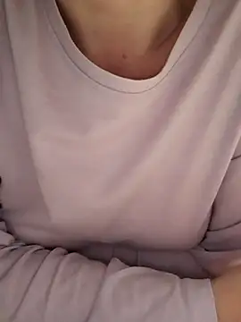 Snapshot of Moi_Lina chatting on February 2026 12:45:01 AM Moi Lina online show from February 2026 12:45:01 AM