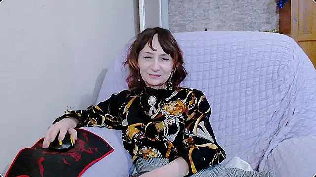 Snapshot of AnnieEltgant chatting on December 2024 10:10:02 AM AnnieEltgant online show from December 2024 10:10:02 AM