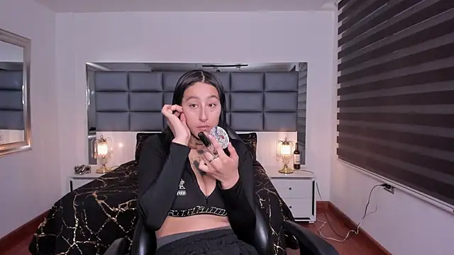 Mariana Joness online show from November 2025 02:16:02 AM