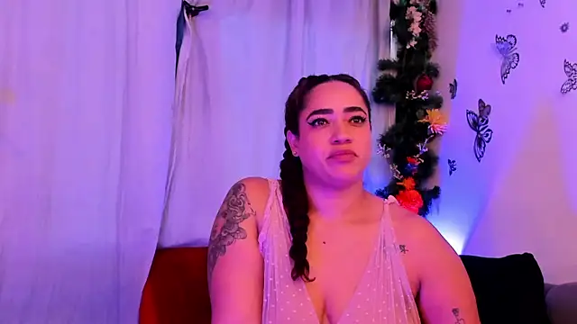 Snapshot of HannaMiills@xh chatting on April 2026 04:30:01 PM HannaMiillsxh online show from April 2026 04:30:01 PM