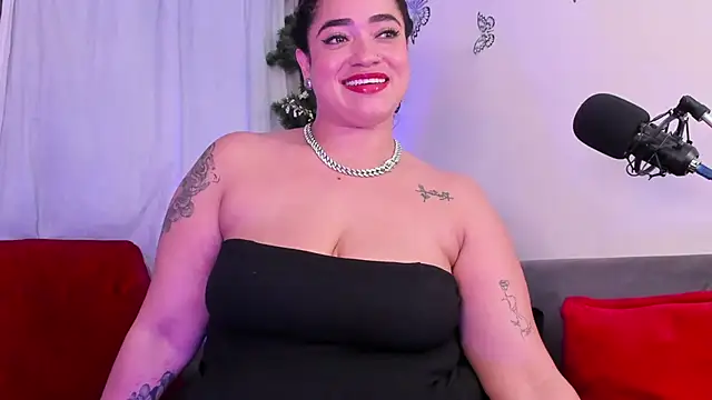 Snapshot of HannaMiills@xh chatting on May 2026 01:54:01 PM HannaMiillsxh online show from May 2026 01:54:01 PM