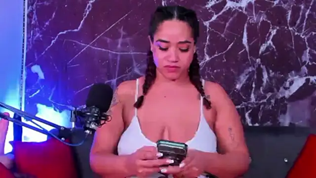 HannaMiillsxh online show from February 2026 02:44:01 PM