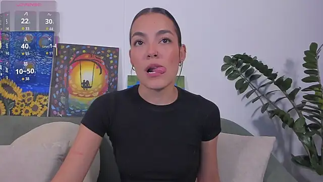TIFFANYRUSSO online show from June 2026 05:12:02 AM