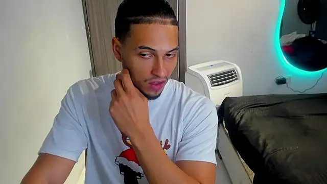 Snapshot of Kris_Khalifa69 chatting on October 2025 05:00:01 AM Kris Khalifa69 online show from October 2025 05:00:01 AM