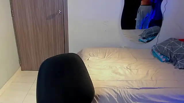 Snapshot of Kris_Khalifa69 chatting on December 2025 01:39:01 AM Kris Khalifa69 online show from December 2025 01:39:01 AM