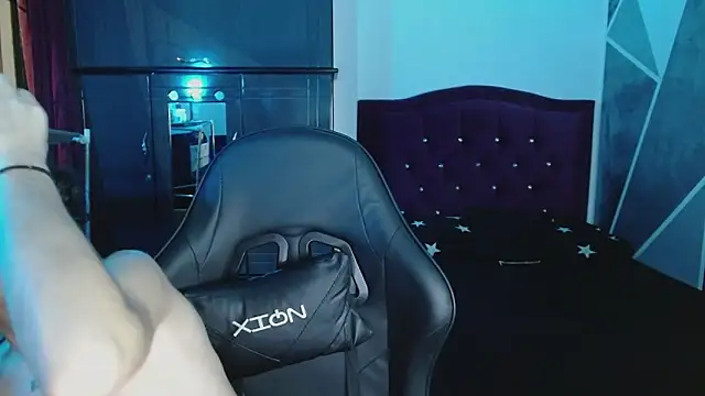 littlextreme online show from April 2026 12:15:01 AM