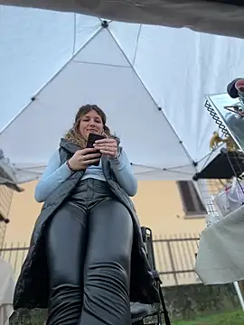 Snapshot of DaisyVibesss chatting on February 2025 03:39:01 PM DaisyVibesss online show from February 2025 03:39:01 PM