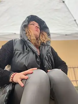 Snapshot of DaisyVibesss chatting on February 2025 10:54:01 AM DaisyVibesss online show from February 2025 10:54:01 AM