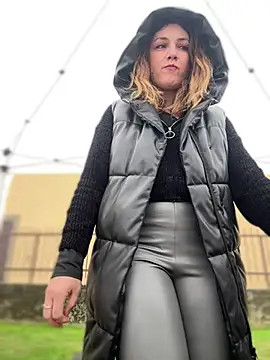 Snapshot of DaisyVibesss chatting on February 2025 02:00:01 PM DaisyVibesss online show from February 2025 02:00:01 PM