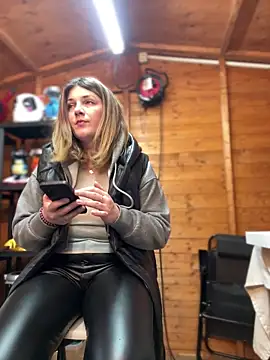 Snapshot of DaisyVibesss chatting on January 2025 03:13:01 PM DaisyVibesss online show from January 2025 03:13:01 PM