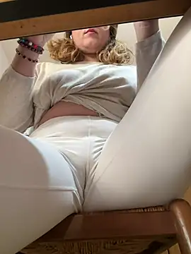 Snapshot of DaisyVibesss chatting on January 2025 12:29:01 PM DaisyVibesss online show from January 2025 12:29:01 PM