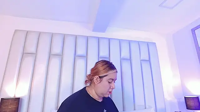 aandreaperez online show from February 2026 01:06:02 PM