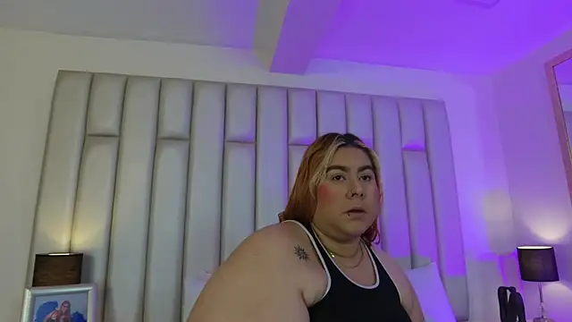 aandreaperez online show from February 2026 12:02:02 PM