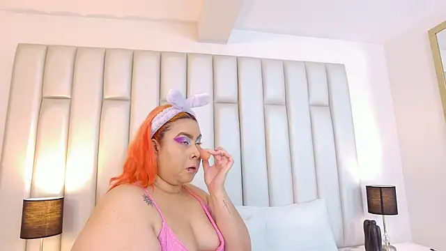 aandreaperez online show from November 2025 12:49:01 PM