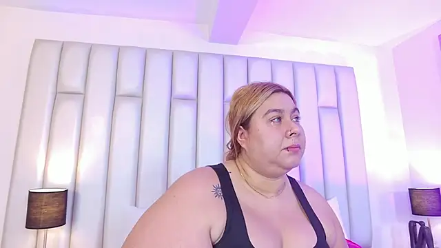 Snapshot of aandreaperez chatting on April 2026 11:50:01 AM aandreaperez online show from April 2026 11:50:01 AM