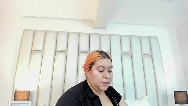 aandreaperez online show from October 2025 11:44:02 AM