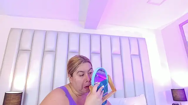 Snapshot of aandreaperez chatting on April 2026 11:45:01 AM aandreaperez online show from April 2026 11:45:01 AM