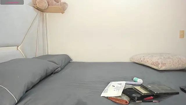 Snapshot of kylie_sexy2000 chatting on October 2025 08:32:02 PM kylie sexy2000 online show from October 2025 08:32:02 PM