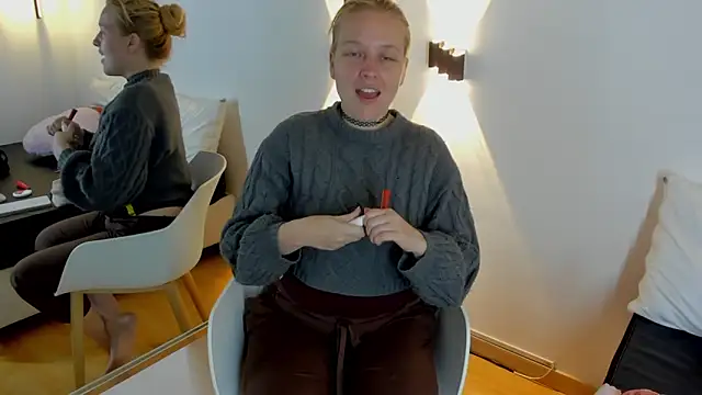 Snapshot of EmilySumer chatting on February 2026 01:13:02 PM EmilySumer online show from February 2026 01:13:02 PM