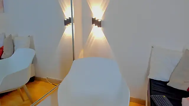 Snapshot of EmilySumer chatting on February 2026 07:57:02 PM EmilySumer online show from February 2026 07:57:02 PM