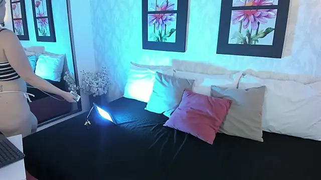 Snapshot of EmilySumer chatting on November 2025 01:39:02 AM EmilySumer online show from November 2025 01:39:02 AM