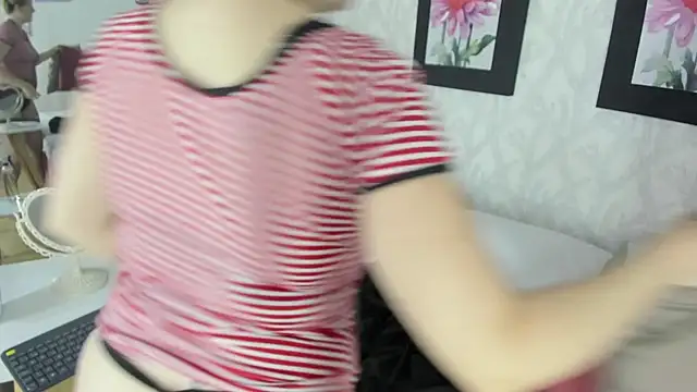 Snapshot of EmilySumer chatting on November 2025 09:04:01 PM EmilySumer online show from November 2025 09:04:01 PM